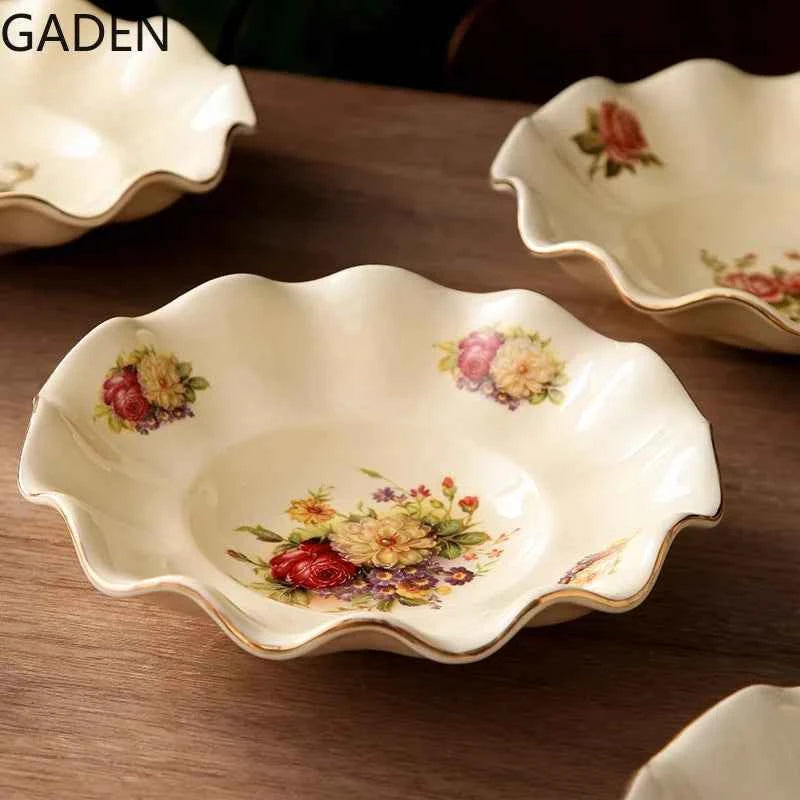 European Style Ceramic Dinner Plates - Irregular Gilded Round Design - The Silver Spoon