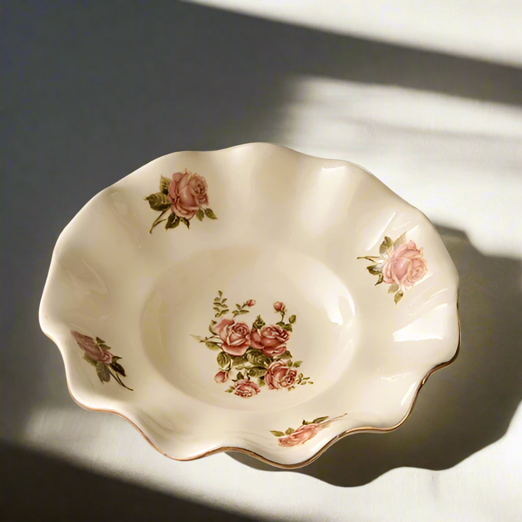 European Style Ceramic Dinner Plates - Irregular Gilded Round Design - The Silver Spoon
