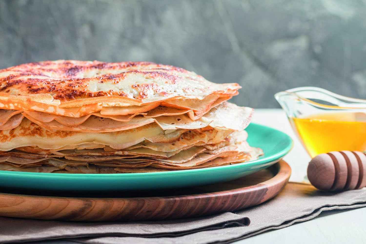 25 cm Crepe Pan - Durable Non-Stick Coating, Easy to Clean - The Silver Spoon