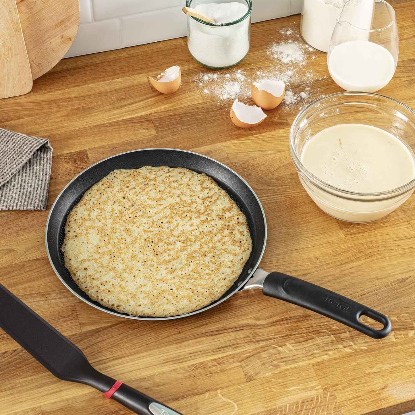 25 cm Crepe Pan - Durable Non-Stick Coating, Easy to Clean - The Silver Spoon