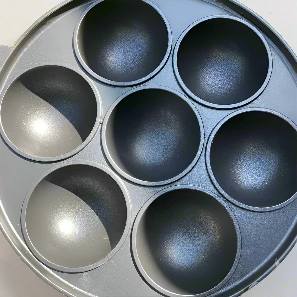 7 Hole Cast Iron Omelette Pan - Non-Stick Breakfast & Cake Mold - The Silver Spoon