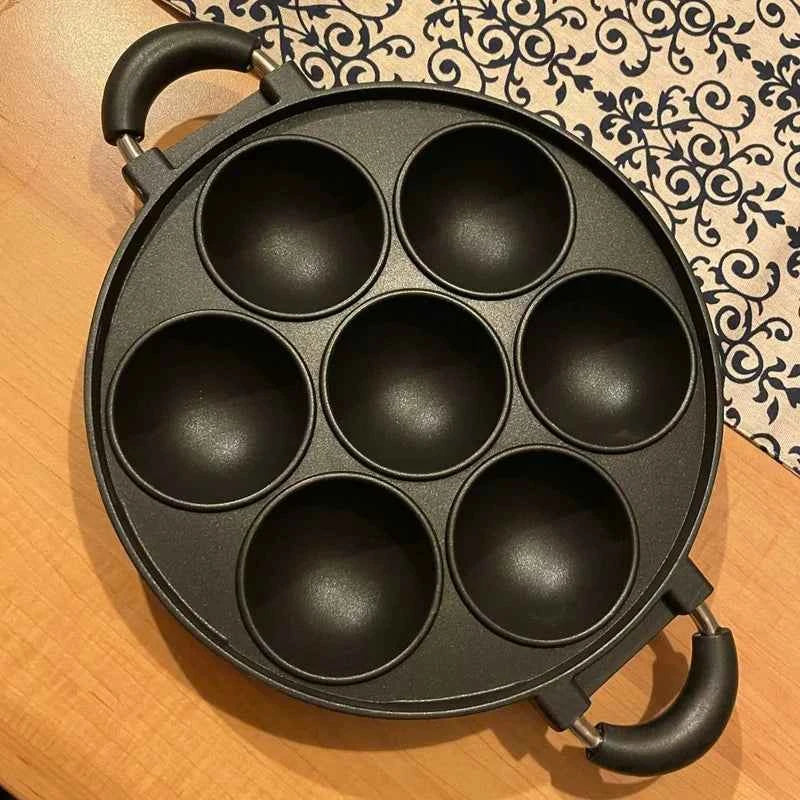 7 Hole Cast Iron Omelette Pan - Non-Stick Breakfast & Cake Mold - The Silver Spoon
